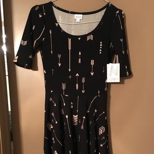 Lularoe NWT Nicole Arrow dress Small